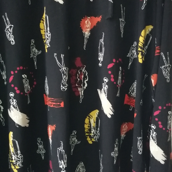 Claire's Black Top with Multicolor Abstract Design - Picture 3 of 7